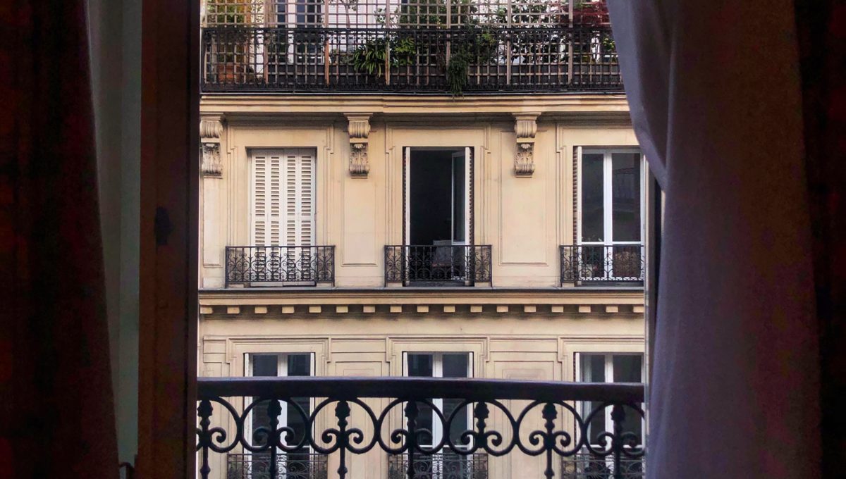 window-in-paris_t20_lRxG1g